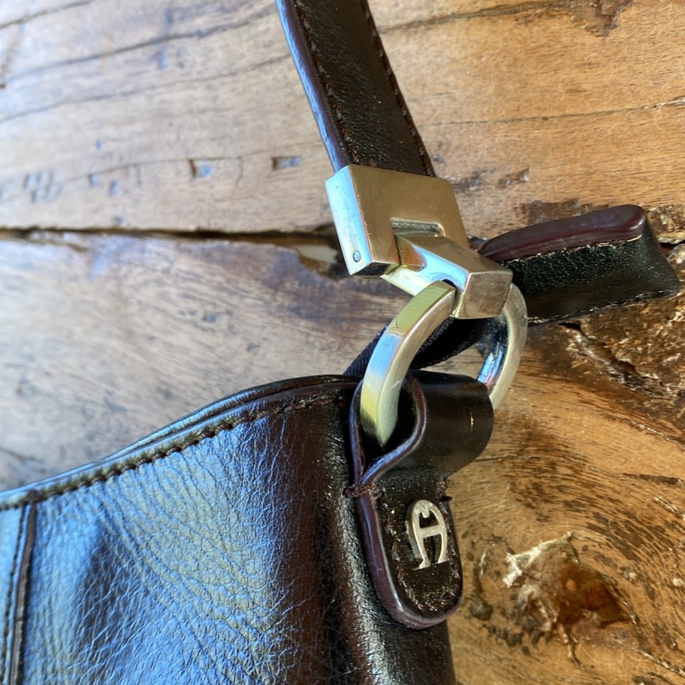 Vintage Aigner black leather handbag - Picture 4 of 14